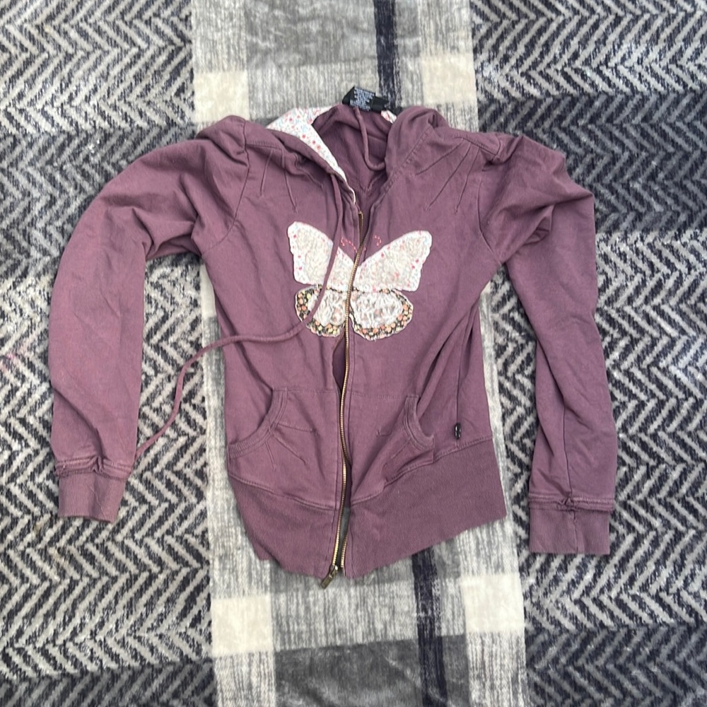 Girl jacket fits my average size 10 year old but don’t see actual size..
